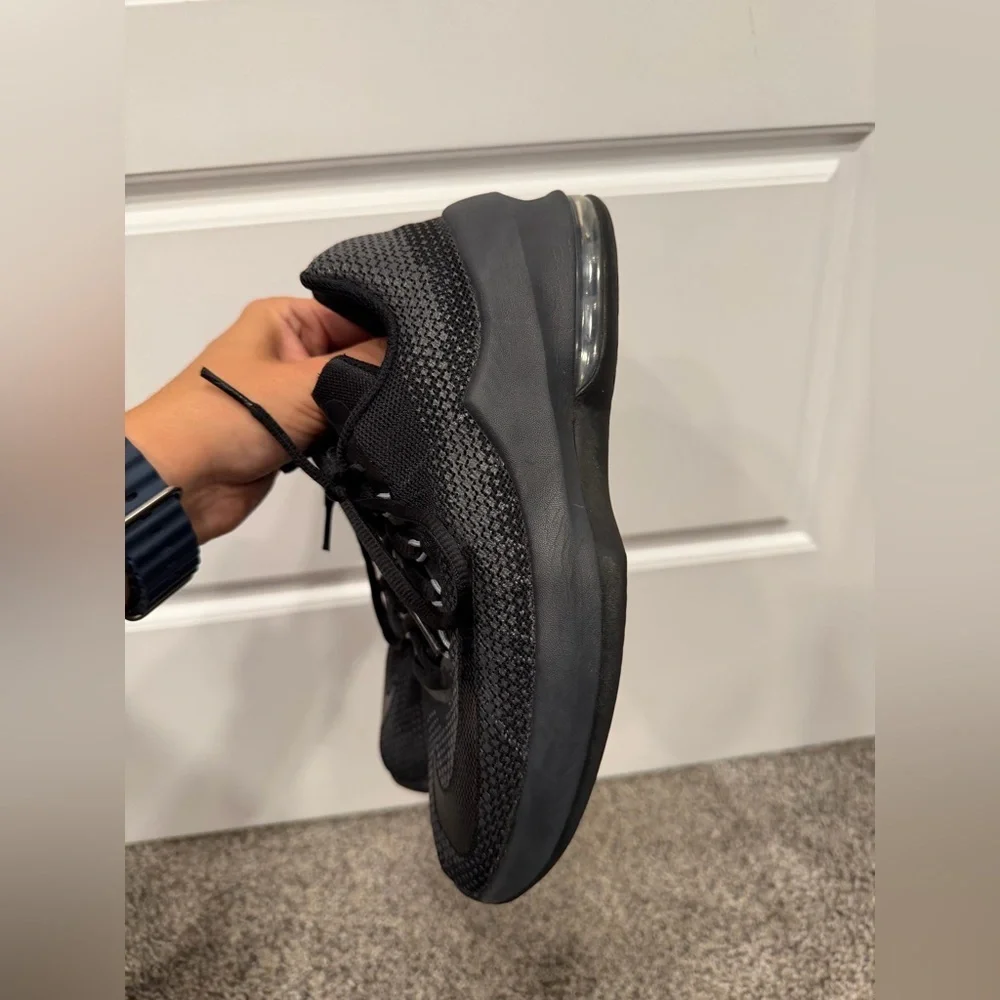 nike max infuriate 2 black size 5 EUC - Picture 3 of 5